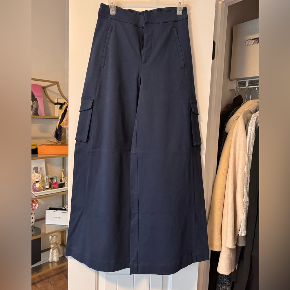 ALO Dark Blue Cargo Wide Leg Pants NWOT Size M